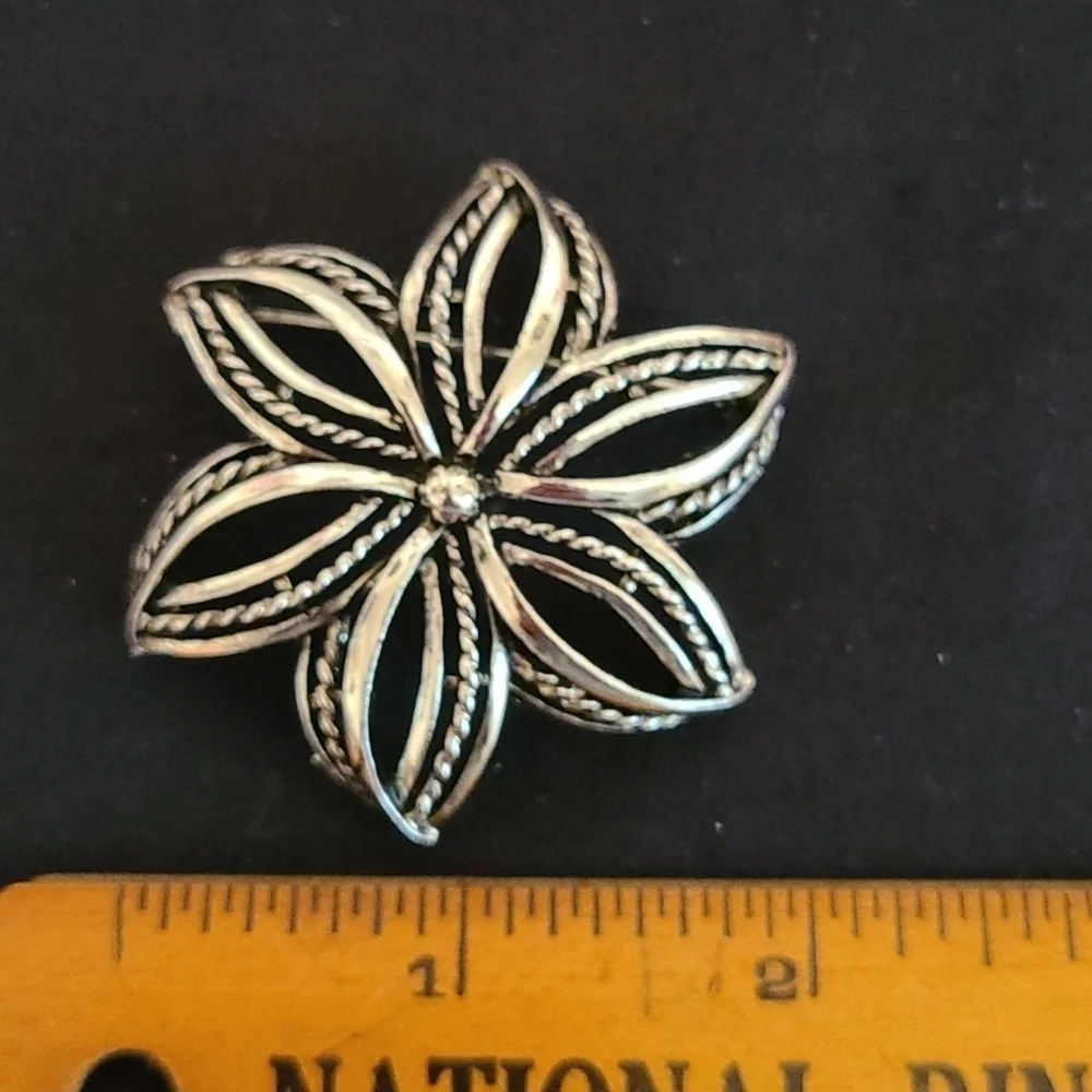 STAR Vintage Signed Silver Tone Brooch